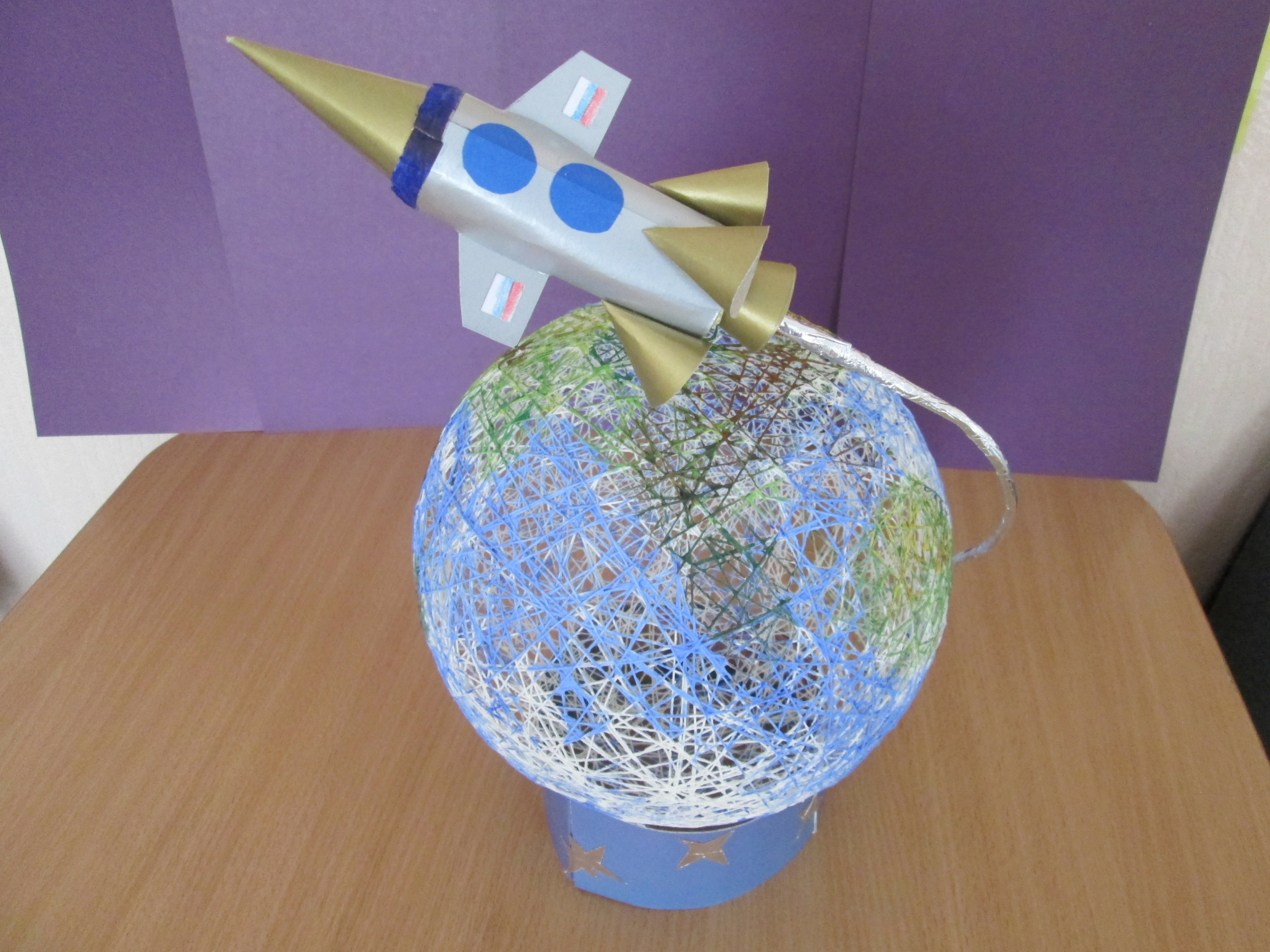 Как сделать ракету из подручных материалов для детей? шаблоны ракеты из бумаги и картона