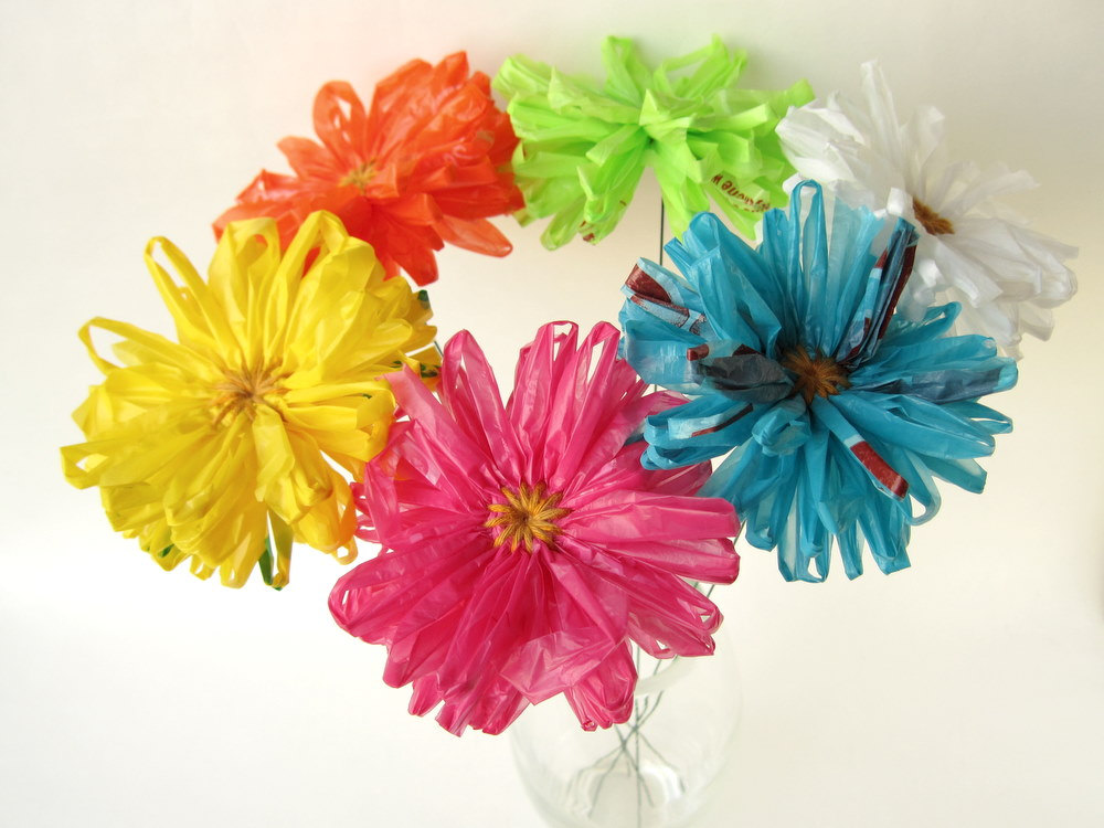 Поделки для сада – цветы из полиэтиленовых пакетов - каталог статей на сайте - домстрой