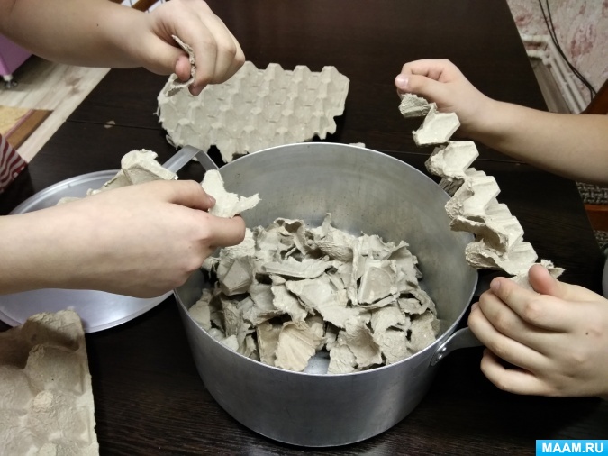Технология изготовления каменной лепки папье-маше для внутренней стены дома из бумаги и яичных лотков в пошаговых мастер-классах с фото и видео