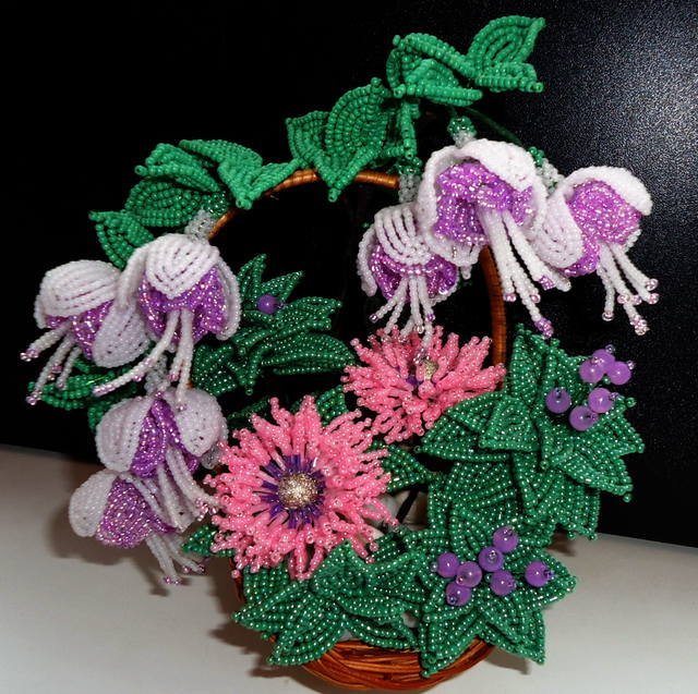 Фиалка махровая из бисера