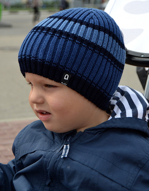 Вязаные шапочки для мальчика с использованием спиц и крючка, чепчик для новорожденного, шапка с узором