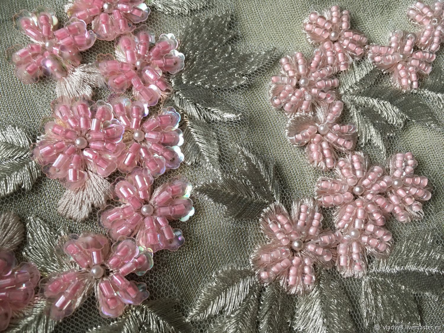 Вышивка узоров на одежде бисером: приёмы шитья, орнаменты для платья, виды швов и узоров