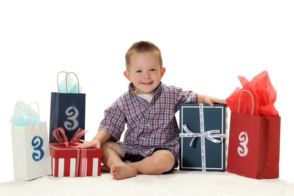 Что подарить мальчику на 4 года: варианты полезных и популярных игрушек
