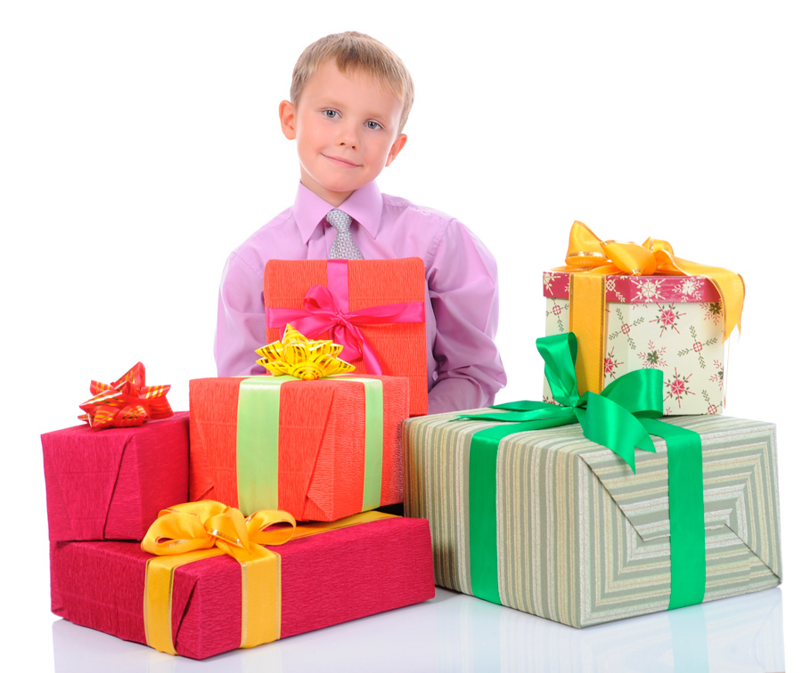 Топ-50 популярных подарков мальчику на 4 года на день рождения