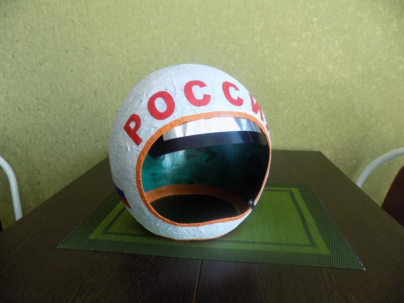 Поделка изделие день космонавтики папье-маше в помощь воспитателям доу  космические шлемы для сюжетно-ролевой игры в космос в детском саду бумага газетная клей шарики воздушные