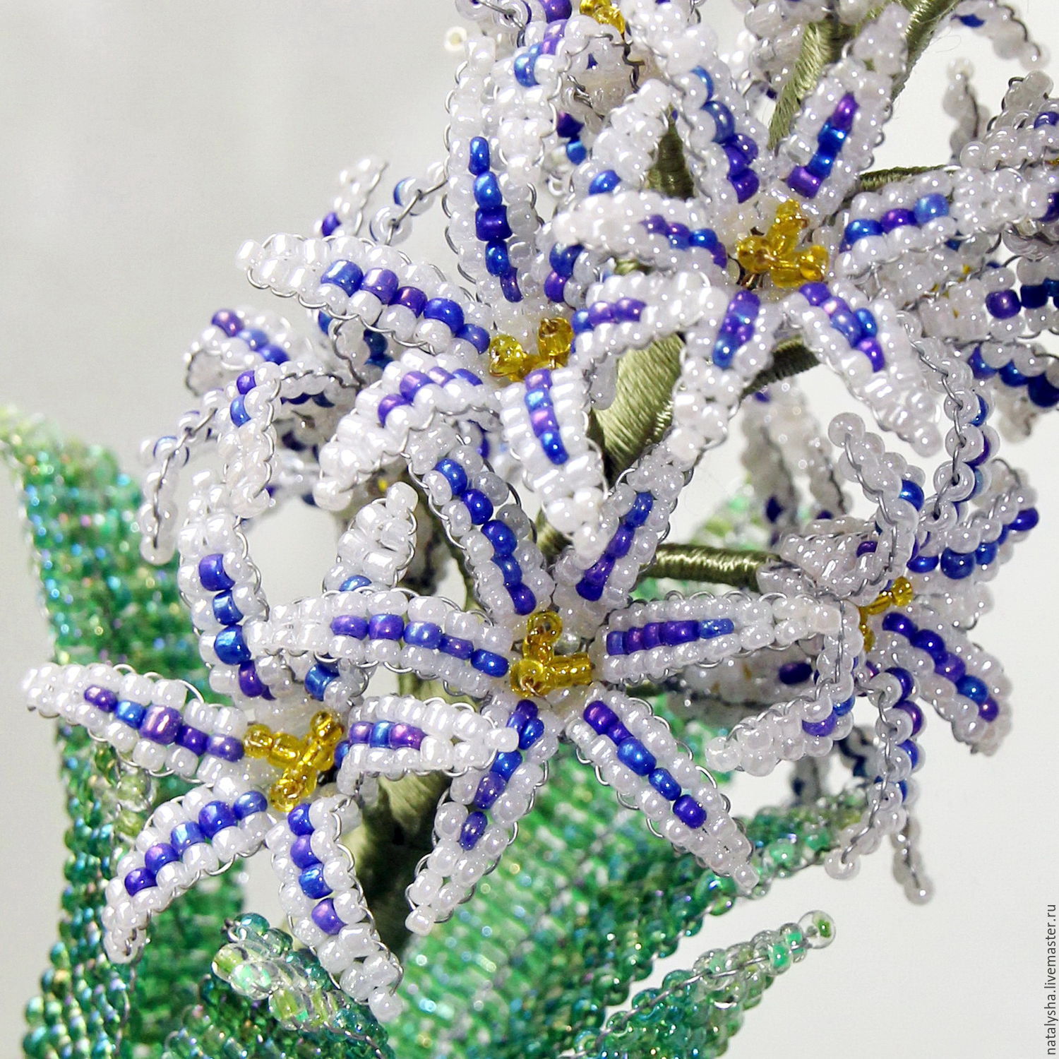Цветы из бисера своими руками: пошаговые схемы плетения для начинающих