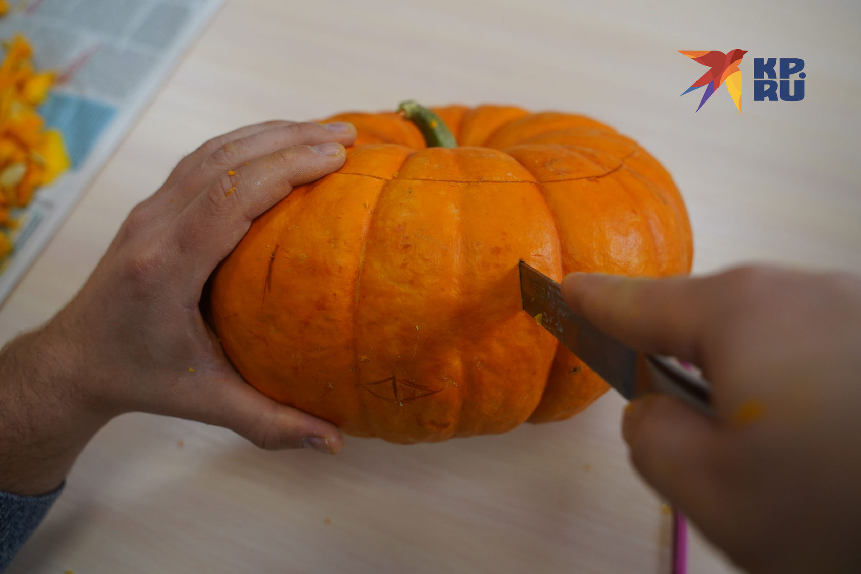 Как вырезать тыкву на хэллоуин своими руками: пошаговая инструкция