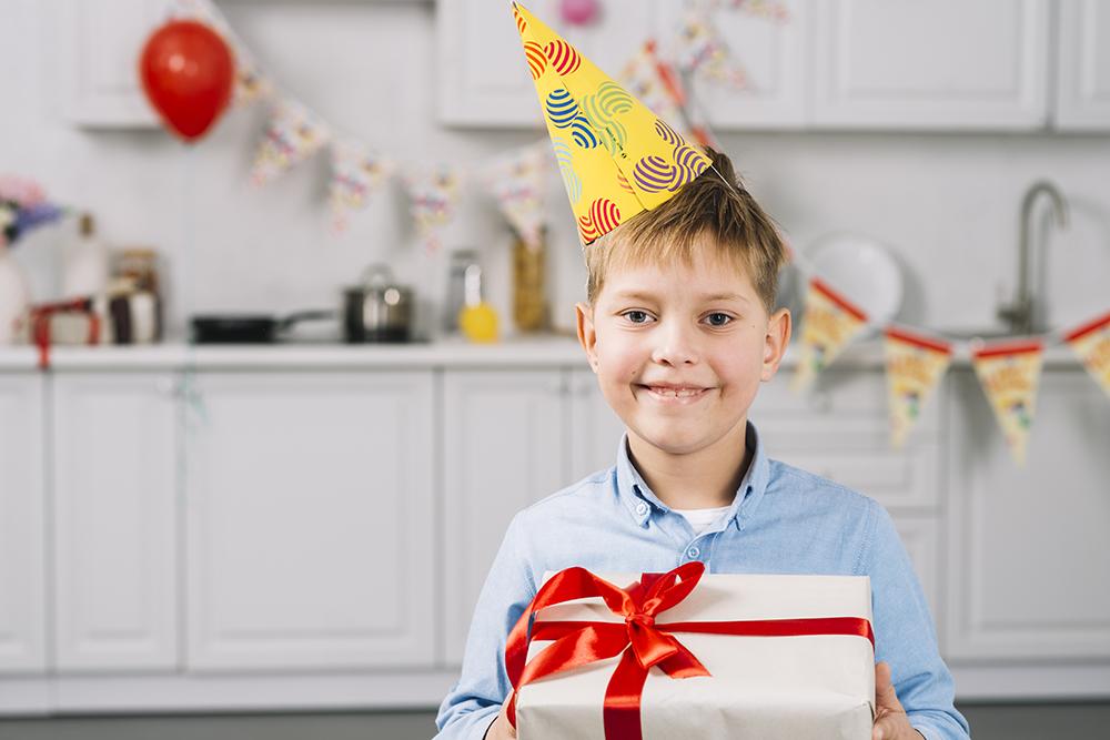 Что подарить мальчику на 12 лет - 70 фото идей подарков для мальчика на двадцатилетие